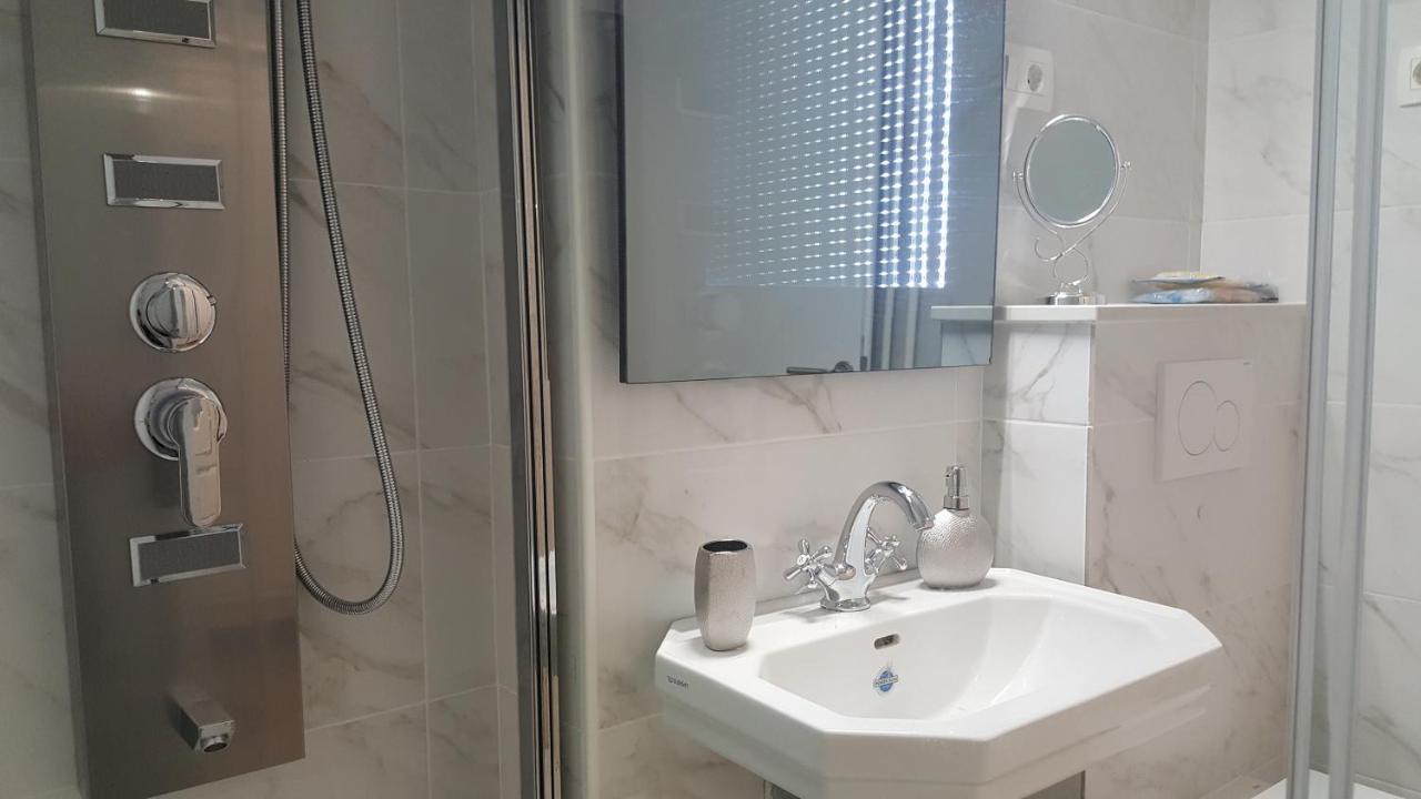 E&E Apartments 4* Arena Stozice 卢布尔雅那 外观 照片